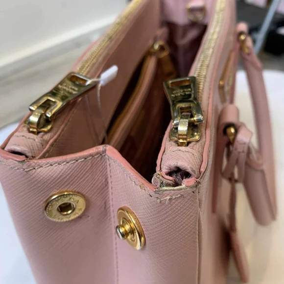 Prada Saffiano Tote - Picture 17 of 17